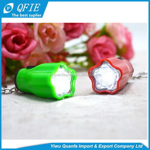 Jouet de lampe de poche torche en forme de fleur de prunier mignon avec porte-clés pour 5 à 7 ans en plastique durable - Product Image 4