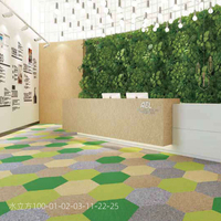 Dalles de moquette hexagonales de couleur personnalisée, ignifuges, dalles de sol modulaires pour bureau et salle de classe