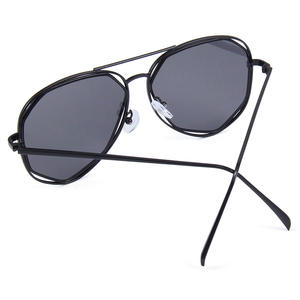 Gafas de Sol de Estilo Europeo para Mujer, Montura Metálica Negra, Lentes de PC con Protección UV400, para Viajes, Conducción y Protección Solar - Product Image 4