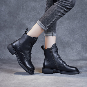 Bottes <span class=keywords><strong>Martin</strong></span> pour femmes, bottines à lacets en cuir véritable, bout rond, talon carré, couleur unie, avec tirette arrière, OEM ODM Vente en gros - Product Image 3