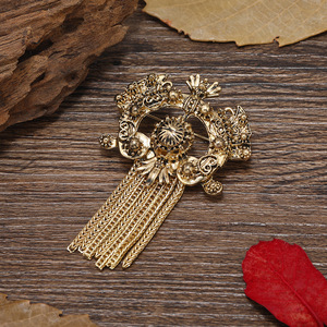<span class=keywords><strong>Broche</strong></span> vintage française ajourée à pompons avec motifs sculptés métalliques, accessoire <span class=keywords><strong>de</strong></span> manteau <span class=keywords><strong>de</strong></span> style cour. - Product Image 2