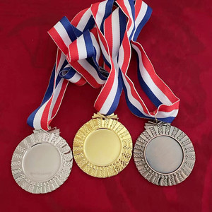 En stock, plaque de compétition de marathon personnalisée en métal plaqué or, médaille <span class=keywords><strong>d</strong></span>'activité pour employés, médaille commémorative de camp <span class=keywords><strong>d</strong></span>'été - Product Image 4