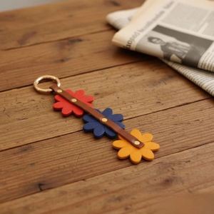 Creative Pu Leather Flower-Shaped Accessory Pendant Fashionable Car Keychain Cute <b>Keyring</b> Bag <b>Charm</b> for Women Girls - Product Image 4