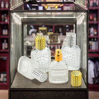 Bouteilles d'huile de parfum en verre transparent plat en forme d'ananas Offre Spéciale 30ml 50ml 100ml conception de grille de pulvérisateur de pompe de bouchon indépendant réutilisable
