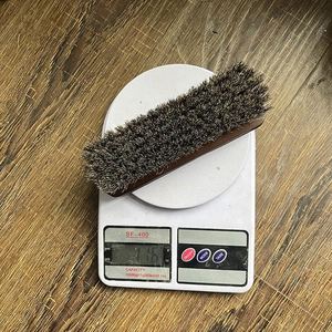 Cepillo de madera con cerdas naturales de crin de caballo para el cuidado de sofás y alfombras - Product Image 6