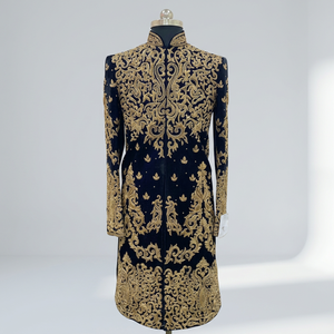 Sherwani bleu marine en velours avec broderie lourde et élégante > Costumes et Blazers pour Hommes > Costumes pour Hommes - Product Image 4
