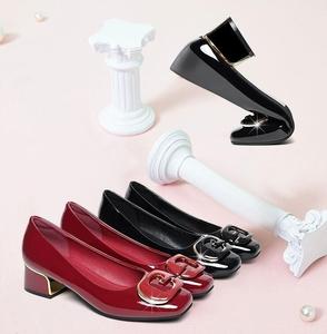 Nuovi Arrivi Vendita Calda Scarpe con Tacco da Donna Punta Quadrata Tacco Medio Colore Nero Lucido Moda Femminile - Product Image 4