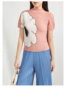 Nouvelle Collection Été PY : Haut Plissé Miyake Élégant et Luxueux pour Femme, Motif Floral Grande Taille, Col Montant – Vente en Gros en Ligne - Product Image 3