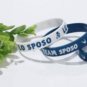 สายรัดข้อมือซิลิโคนงานแต่งงานสไตล์อิตาลีสำหรับแขกชายและหญิง ของขวัญงานแต่งงาน กำไลยางแบบกำหนดเอง - Product Image 2