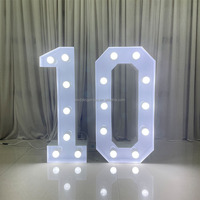 Décoration d'événements modernes : Nouvelle grande rose florale en acrylique pour anniversaire, chiffres et lettres personnalisées en fleurs artificielles