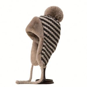Bonnet tricoté d'hiver pour femme, style russe, épais, protection des oreilles, rayé, coupe-vent, en fourrure, pour le cyclisme - Product Image 1