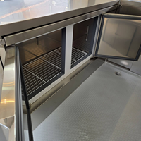Remorque de restauration en acier inoxydable riveté avec auvent rabattable et comptoir de service pour événements de food trucks