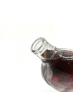 زجاجة نبيذ مربعة شفافة سميكة بسعة 750 مل بتصميم مخصص للعلامات التجارية، مناسبة للمشروبات الكحولية والويسكي وXO مع سدادة فلين - Product Image 5