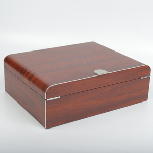 Boîte de rangement rectangulaire moderne en bois avec garniture métallique et fermeture à couvercle - Product Image 5