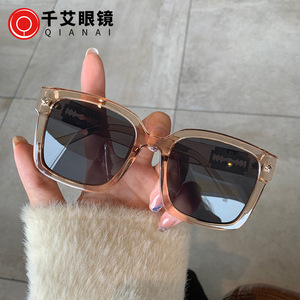 Lunettes de soleil Qianai Fashion pour femmes, monture carrée, verres gris PC, protection UV 100 %, pour la protection solaire, les voyages et la conduite - Product Image 4