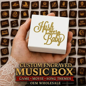 Boîte à musique moderne en bois blanc avec couvercle miroir, gravée sur mesure avec des thèmes de films, de jeux et de chansons, mouvement Sankyo à remonter 18s, OEM, vente en gros, cadeau miniature - Product Image 1