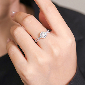 Bague de fiançailles élégante en moissanite style tournesol pour femme, bijou de doigt tendance - Product Image 2