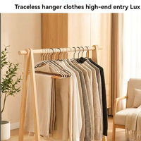 Cintre en bois de luxe haut de gamme, durable, antidérapant, moderne, à épaules larges, anti-plis, pour magasin de vêtements et salle de bain