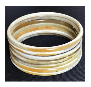 Brazalete de Moda de Resina de Cuerno de Búfalo Natural Pulido Ecológico Hecho a Mano, Diseño Clásico, Personalizable para Mujer, Precio al por Mayor - Product Image 1