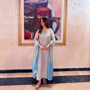 Costume Anarkali en coton bleu clair brodé pour femmes avec dupatta ombré, coupe ample, longueur au sol, style traditionnel indien pakistanais - Product Image 1