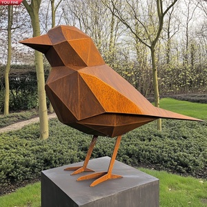 Giardino prato Corten acciaio scultura uccello