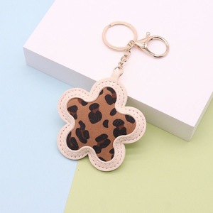 Llavero con Colgante en Forma de Flor con Estampado de Leopardo Escarchado Estilo Miu, Llavero de Cuero Exquisito, Colgante DIY - Product Image 4