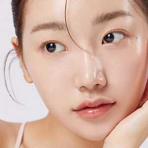 Tónico Triple Colágeno MEDICUBE 140ml, Tónico para el Cuidado de la Piel con Ácido Hialurónico, Antienvejecimiento y Blanqueador para Exfoliar y Dar Brillo al Rostro - Product Image 2