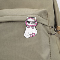 Pin Enamel Kucing Keren Bergaya, Bros Logam Hewan Modis, Hiasan untuk Jaket, Tas Ransel, Aksesori Trendi untuk Sehari-hari