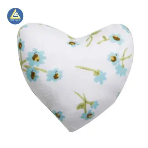 Newest design heart shape sewing craft needle and pin holders pin cushion