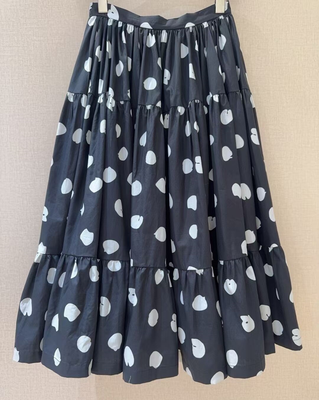 Jupe Midi en Soie à Pois Noir et Blanc Coupe en Forme de A