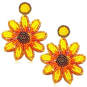 Boucles d'oreilles pendantes perlées en forme de fleur romantique, bijoux de fête bohèmes élégants et colorés pour femme, design multicolore - Product Image 4