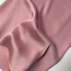 Người phụ nữ bên mặc váy materia 100% <span class=keywords><strong>polyester</strong></span> bán buôn Crepe Nữ Công Tước <span class=keywords><strong>satin</strong></span> vải cho buổi tối dressleep mặc quần áo - Product Image 3