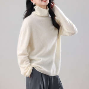 Semplici colori solidi sono adatti per la stratificazione sotto i maglioni di Cashmere a collo alto bianchi da donna - Product Image 1