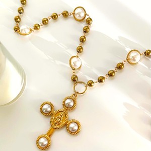 Collier pour femmes YF8259, tendance automne-hiver, croix incrustée de perles rondes, plaqué or 18 carats, acier inoxydable imperméable - Product Image 3