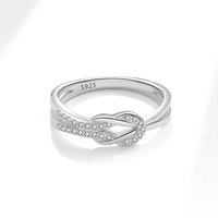 Élégante bague en argent 925 plaqué or 18 carats avec zircon croisé et pavé de CZ entrelacés