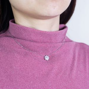 จี้เพชรทรงดอกทานตะวัน Messi Jewelry 0.55 กะรัต GH VS-SI เพชรเลี้ยงในห้องปฏิบัติการ ทองคำขาว 18k ของขวัญสำหรับผู้หญิง สร้อยคอเพชร - Product Image 3