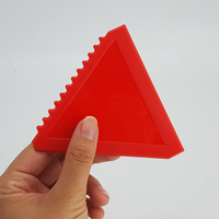 Cadeau promotionnel Auto Petit Grattoir À Neige En Plastique En Forme De Triangle Universel Pare-Brise De Voiture Grattoir À Glace Portable