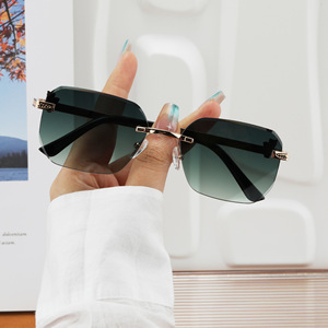 Vente chaude été pliant femme lunettes <span class=keywords><strong>de</strong></span> soleil lunettes <span class=keywords><strong>de</strong></span> soleil Portable Uv380 <span class=keywords><strong>nuances</strong></span> lunettes <span class=keywords><strong>de</strong></span> soleil - Product Image 4