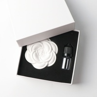 Diffuseur d'huiles essentielles en céramique parfumée suspendu pour armoire et voiture, fleur en porcelaine faite à la main, parfum d'intérieur