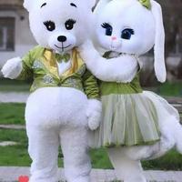 Nouvel ensemble de costumes personnalisés d'ours en peluche et de lapin pour adultes, parfait pour les fêtes d'Halloween et de carnaval.