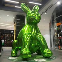 Grande sculpture de chien ballon miroir brillant, modèle réfléchissant personnalisé, décoration d'installation artistique pour événements commerciaux et mariages en extérieur