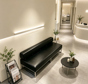 Banc long en cuir véritable de qualité supérieure pour les zones de détente – idéal comme banc de bout de lit dans une chambre ou comme siège long élégant. - Product Image 1