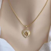 Collier pendentif en cuivre plaqué or 18 carats 26 lettres en zircon cadeau combiné adapté à un usage quotidien et aux noms de couple