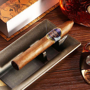 Autocollants en feuille métallisée durables, recyclables, écologiques et imperméables pour l'emballage de cigares Backwoods, avec estampage à chaud et impression UV dorée – Vente en gros - Product Image 5