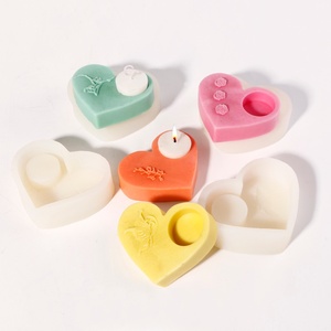 Chandelier en silicone en forme de cœur de haute qualité pour la décoration de la Saint-Valentin, petits porte-bougies colorés pour la décoration de la maison - Product Image 1