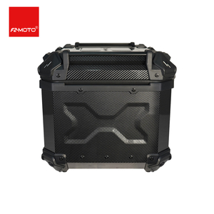 Boîte à bagages de <span class=keywords><strong>moto</strong></span> en alliage d'aluminium 45L-<span class=keywords><strong>3X</strong></span> avec motif en fibre de carbone, transfert d'eau, avec serrure et poignée noires (noir) - Product Image 5