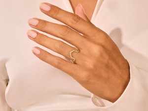 Anillo de Compromiso, Boda o Aniversario de Alta Calidad, con Diamantes Naturales Curvos, Elegante y Delicado, en Oro Amarillo, Rosa o Blanco Sólido de 14K con Pavé - Product Image 5