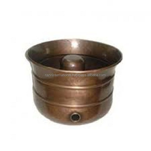 Pot porte-tuyau en métal finition antique pour jardin et décoration intérieure, écologique, durable, design circulaire auto-arrosant - Product Image 4