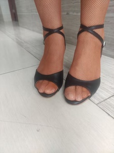 Zapatos de baile de cuero negro Latino personalizados para mujer, zapatos de baile profesionales cómodos de tacón fino, entrega rápida para <span class=keywords><strong>Salsa</strong></span> de mujer - Product Image 4