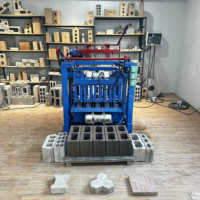 Machine à fabriquer des briques creuses à 3 trous, très demandée, 4-35, robuste, machine à former des blocs de ciment Lubenbach, très demandée